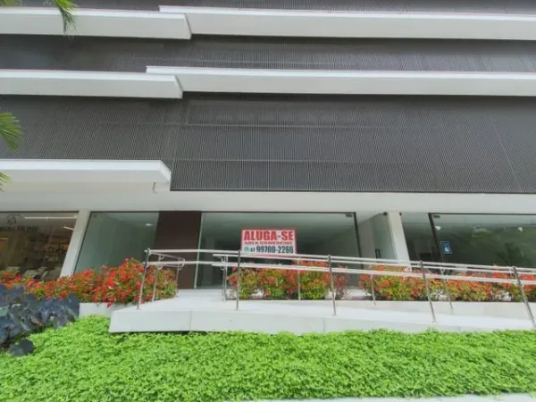 ALUGA-SE sala comercial de 224 m² na PRAIA BRAVA.